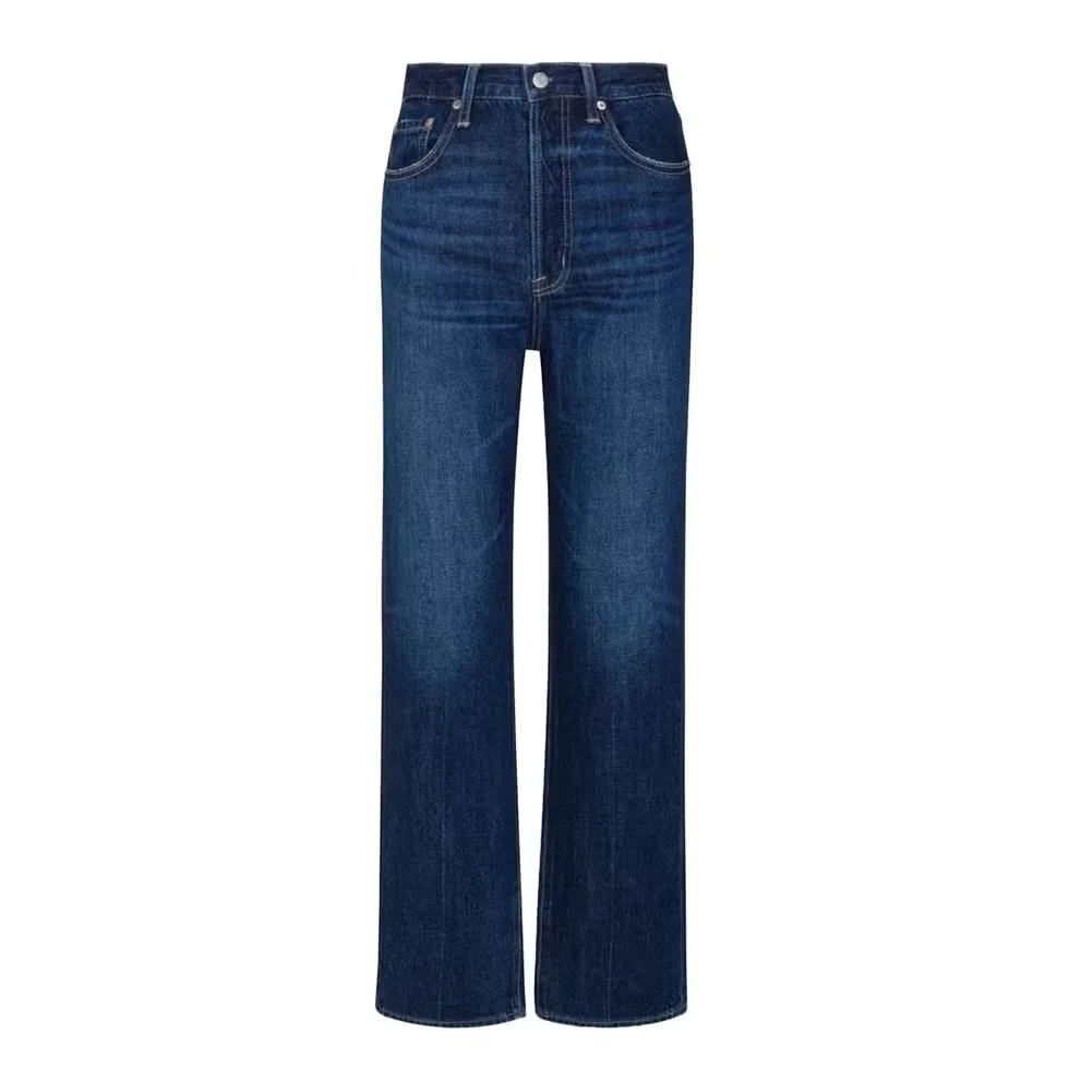 Woman wearing vintage-inspired straight jeans with a relaxed top block.