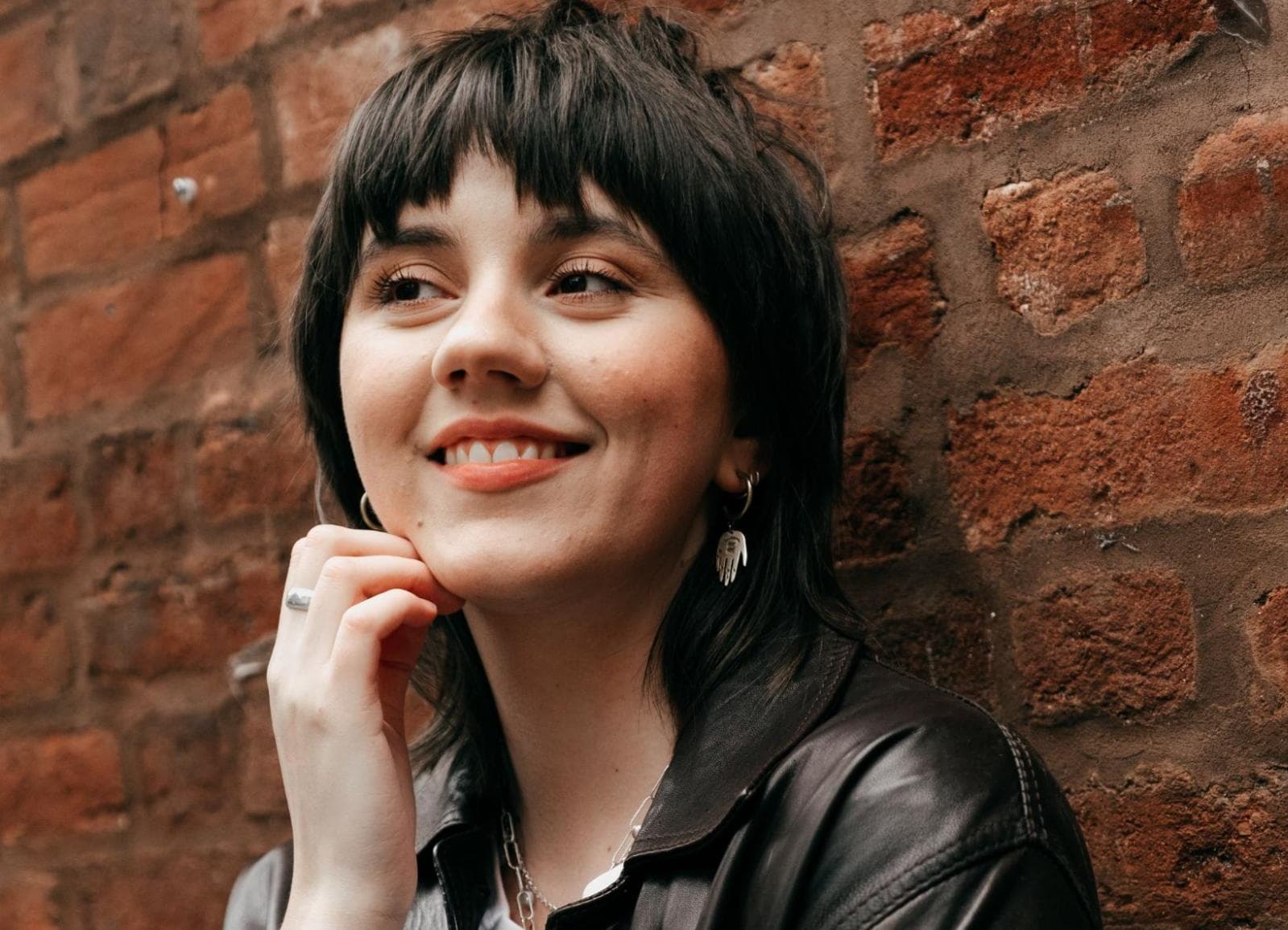 Professional salon breakdown demonstrating the shag's severe volume distribution at the crown and the razor-cut, thinned ends.